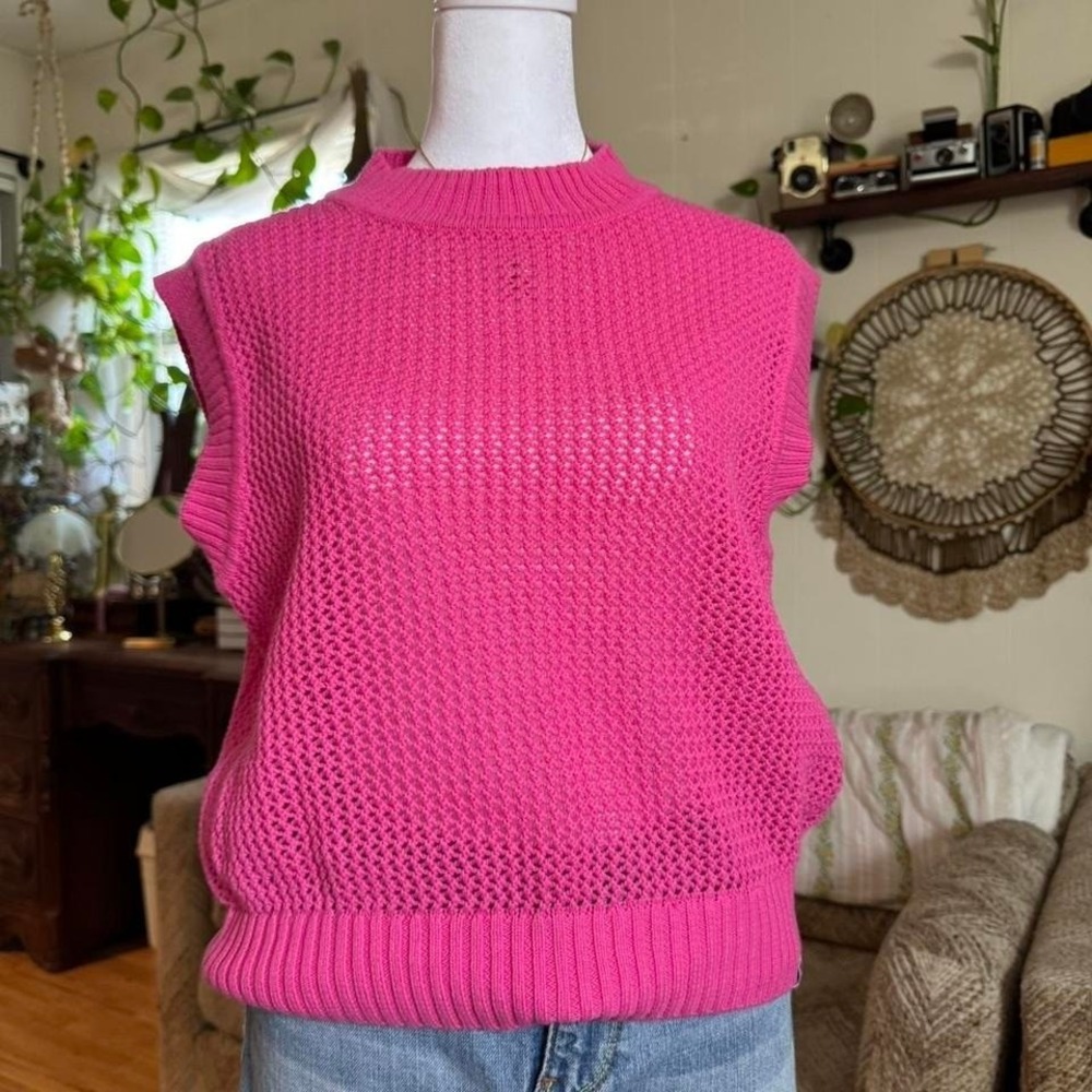 DKNY Jeans Womens Hot Pink Open Knit Mesh Sweater Vest Crew Neck Size Medium NWT
